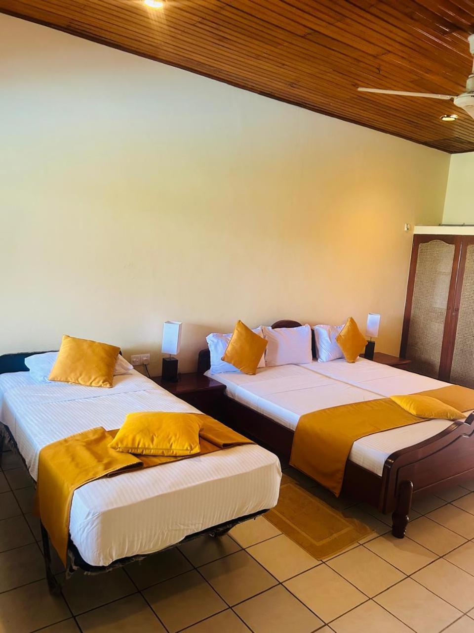 Crystal Villa Уелигама Екстериор снимка