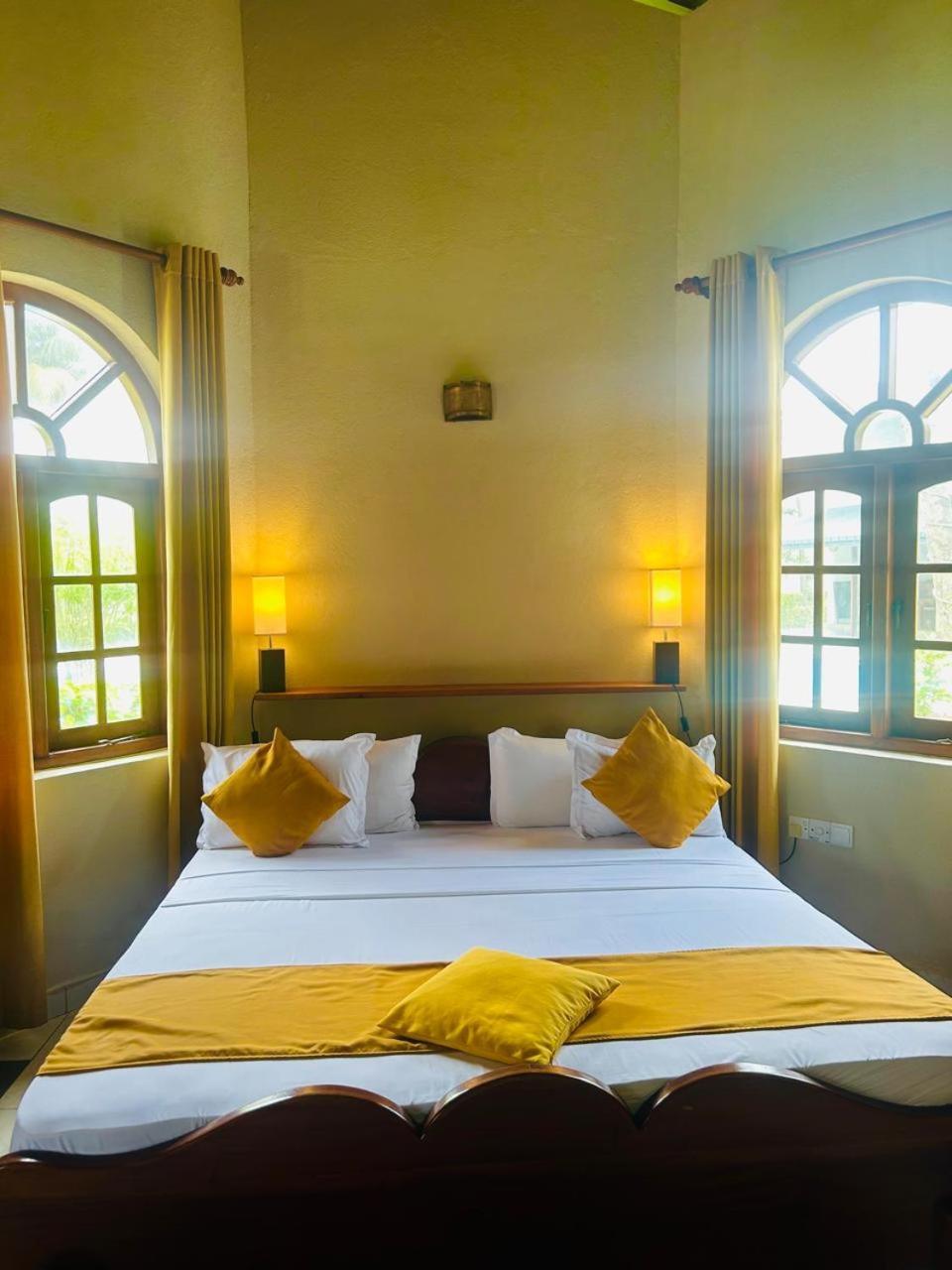 Crystal Villa Уелигама Екстериор снимка